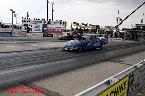 Bill Bernard (near lane) vs 
Ray Stringer (far lane)